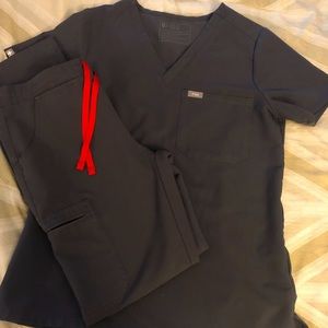 Figs scrub set in Charcoal